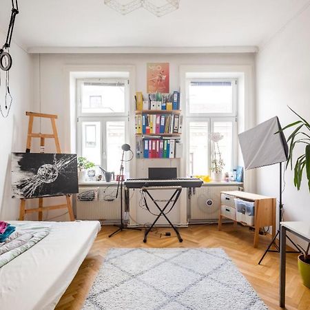 Fro-Media - Streetside Room 2 - Community Space Vienna Luaran gambar
