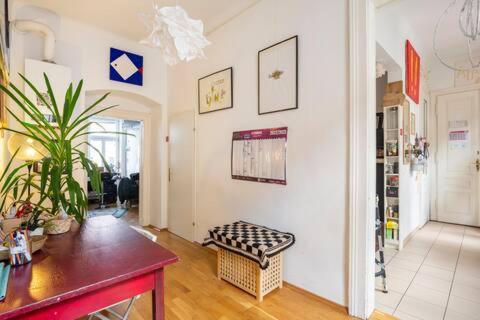 Fro-Media - Streetside Room 2 - Community Space Vienna Luaran gambar