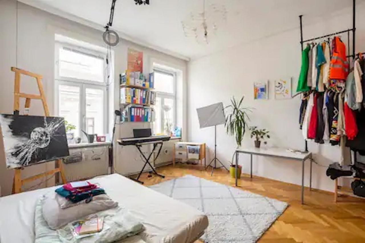 Fro-Media - Streetside Room 2 - Community Space Vienna Luaran gambar